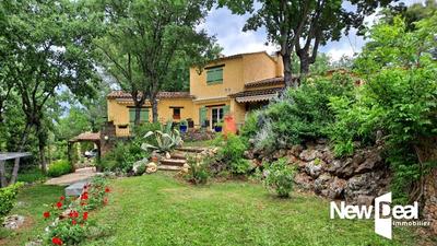 Maison - 245 m² - 7 pièces