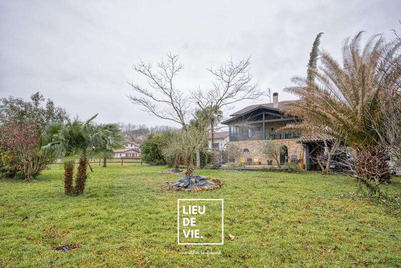 Maison ancienne - 210 m² - 8 pièces