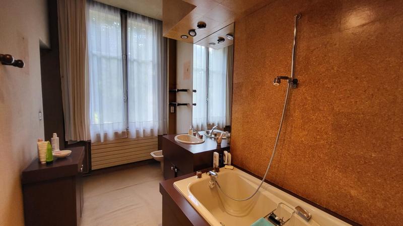 Maison - 277 m² - 8 pièces