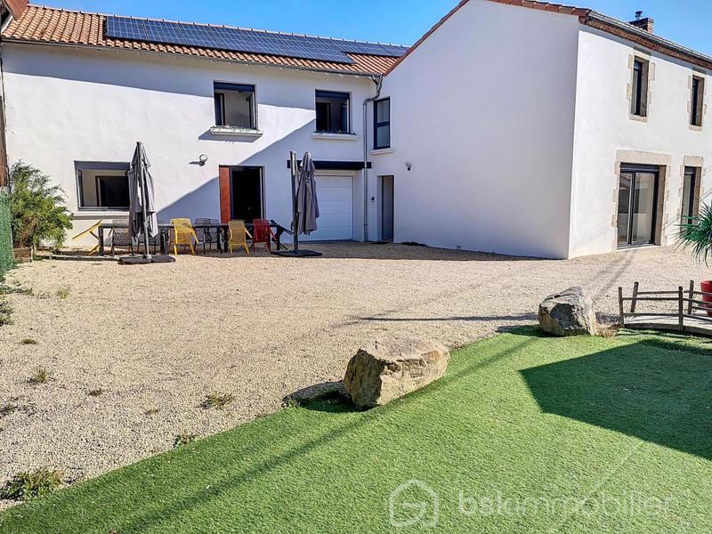 Maison de village - 259 m² - 8 pièces
