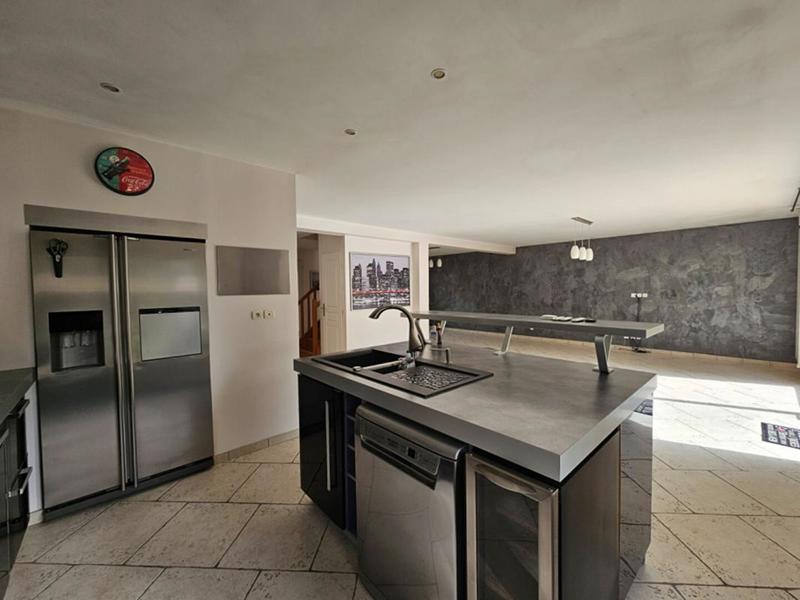 Maison - 166 m² - 6 pièces