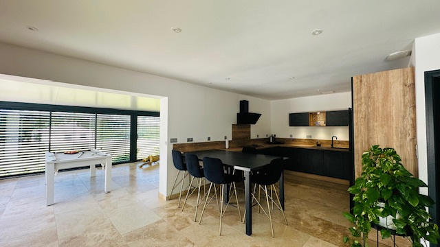 Villa - 180 m² - 6 pièces