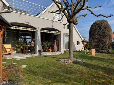 Maison - 330 m² - 9 pièces