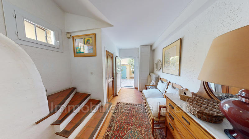 Maison - 239 m² - 8 pièces