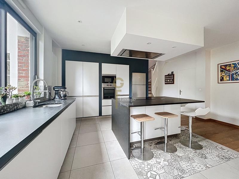 Maison - 219 m² - 6 pièces