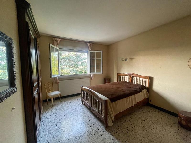 Maison - 221 m² - 8 pièces