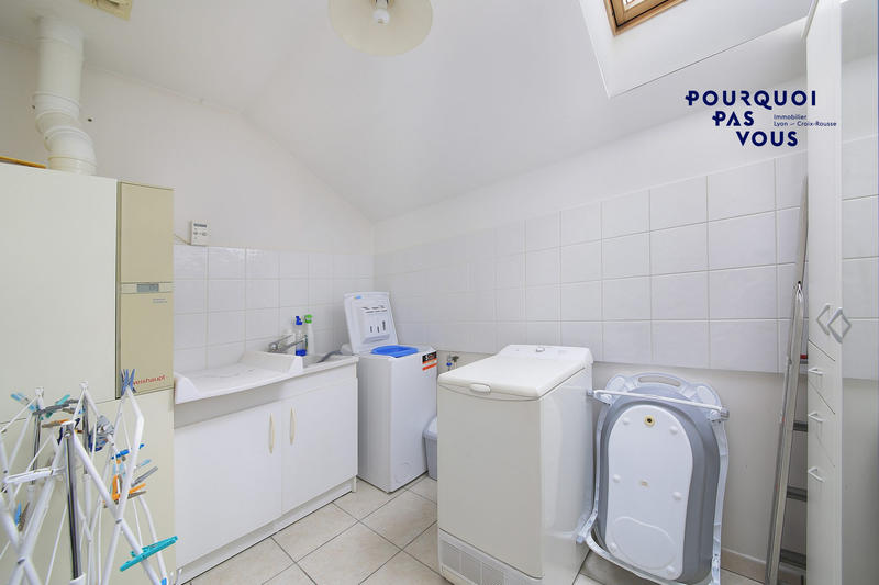 Appartement - 210 m² - 6 pièces