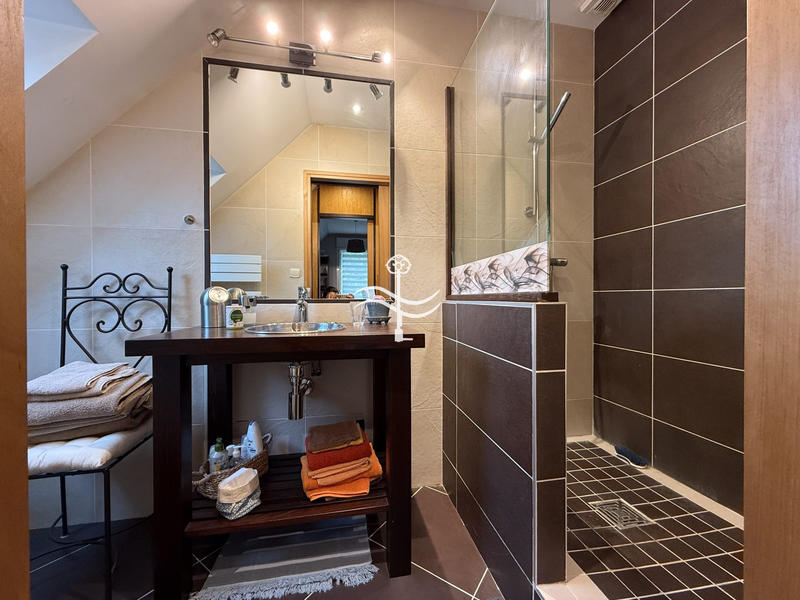 Maison - 215 m² - 6 pièces