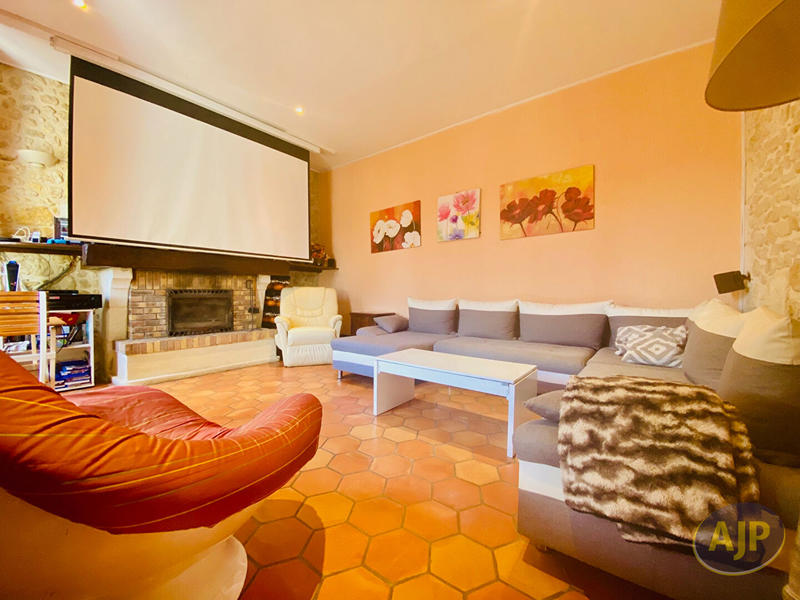 Maison - 315 m² - 10 pièces