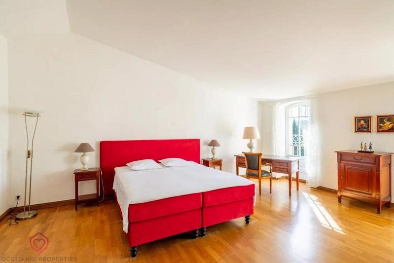 Maison de maîtres - 540 m² - 13 pièces