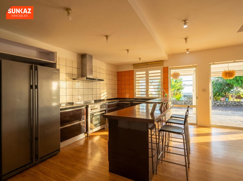 Local d'activités - 300 m² - 8 pièces