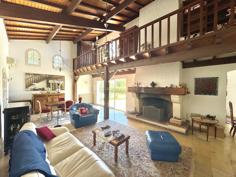 Maison - 200 m² - 8 pièces