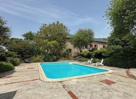 Corps de ferme - 300 m² - 9 pièces