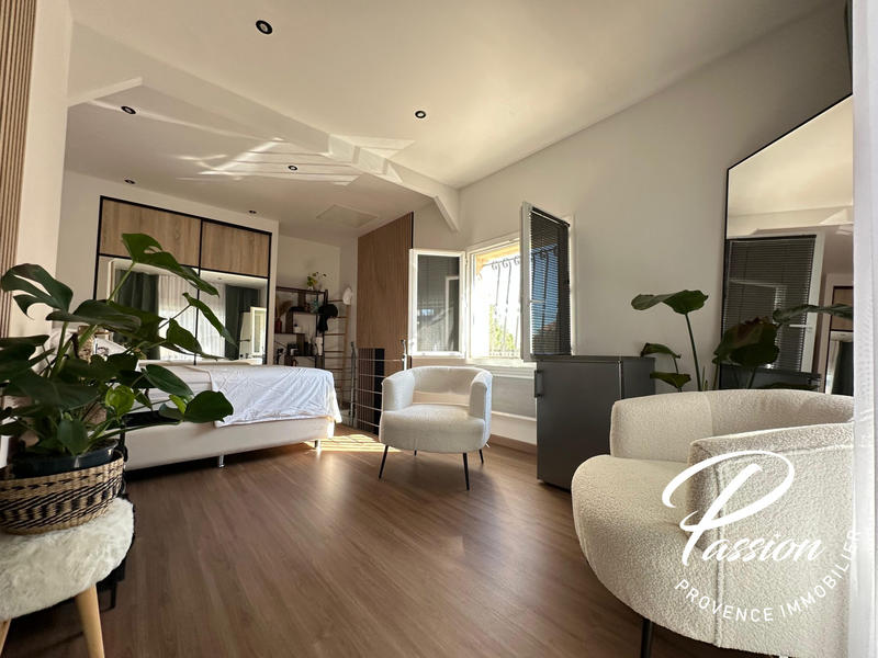 Maison contemporaine - 242 m² - 7 pièces