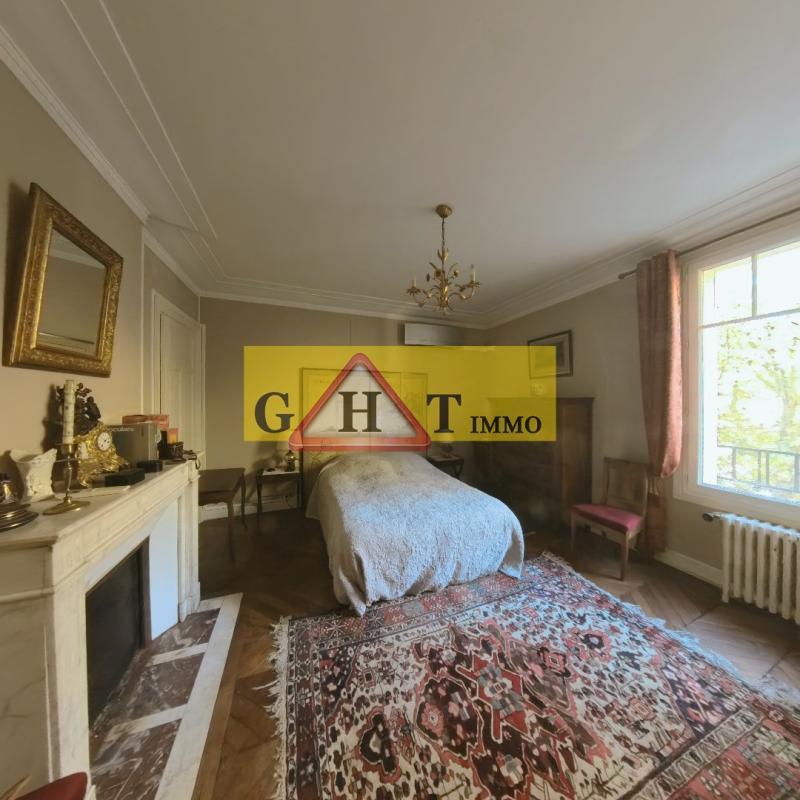 Maison - 220 m² - 8 pièces