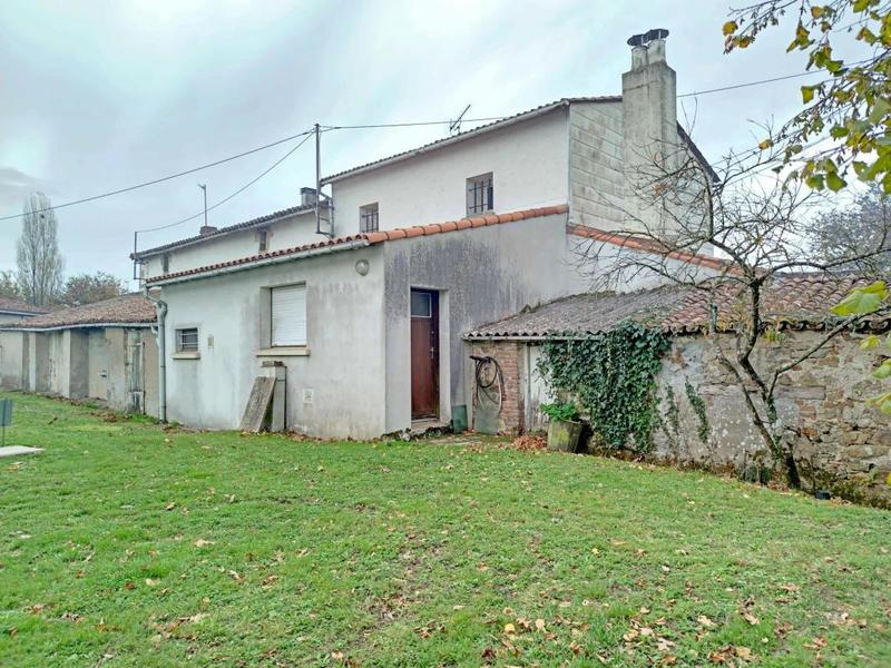 Maison - 222 m² - 8 pièces