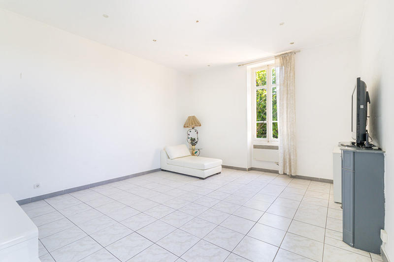 Maison - 220 m² - 6 pièces