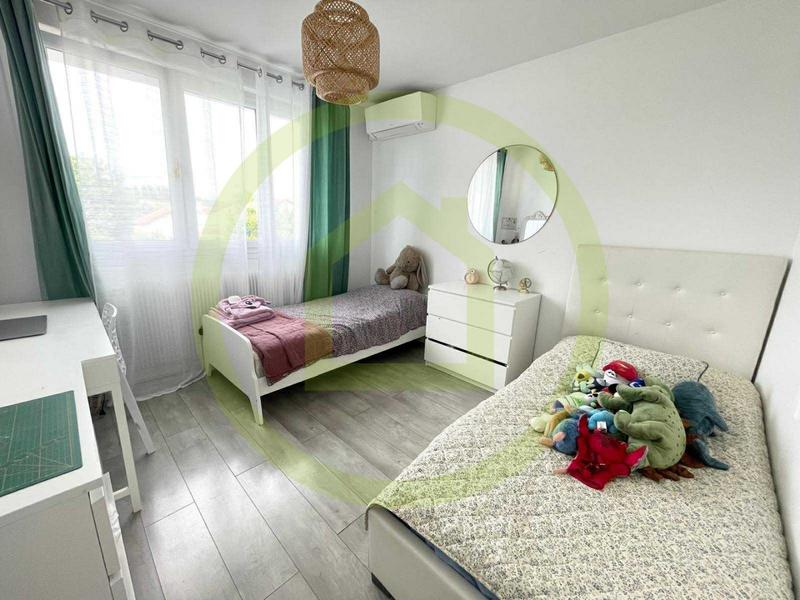 Maison - 230 m² - 6 pièces