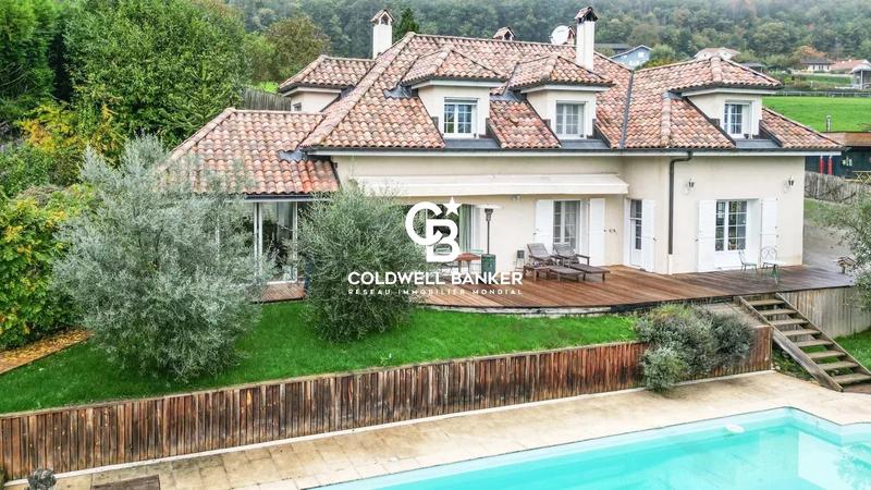 Maison - 312 m² - 6 pièces