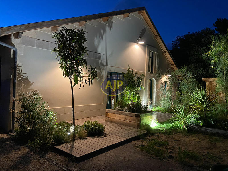 Maison - 270 m² - 6 pièces