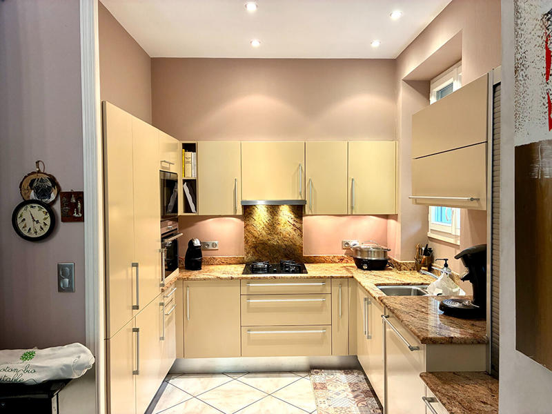 Maison - 200 m² - 7 pièces