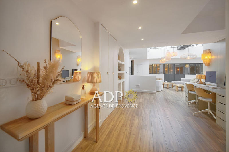 Loft - 194 m² - 5 pièces