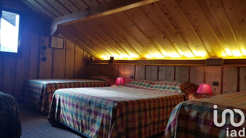 Maison - 250 m² - 10 pièces