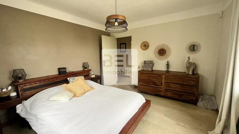 Propriété - 244 m² - 8 pièces