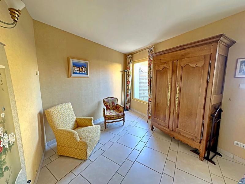 Villa - 241 m² - 8 pièces