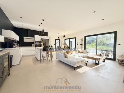 Maison traditionnelle - 117 m² - 4 pièces