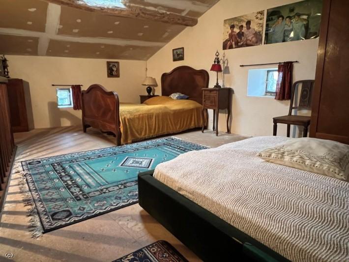 Maison en pierre - 177 m² - 6 pièces