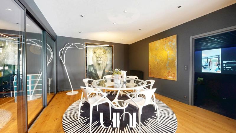 Maison - 316 m² - 8 pièces