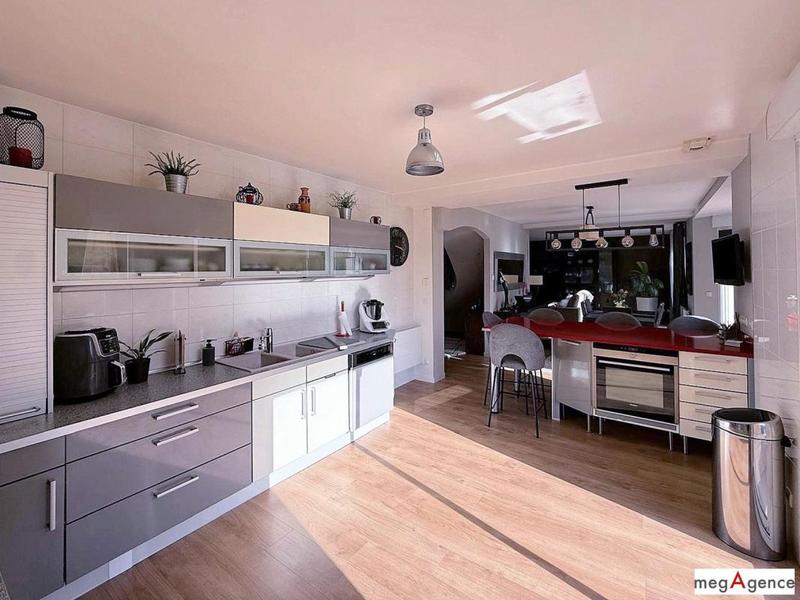 Maison - 203 m² - 7 pièces