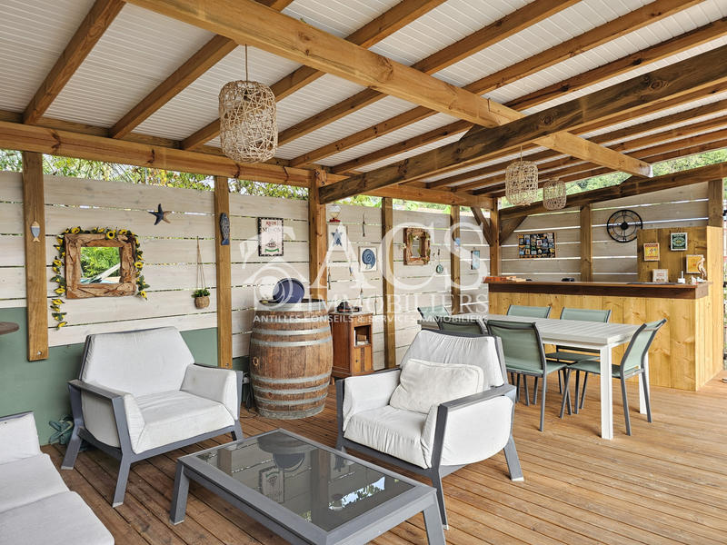 Maison - 204 m² - 7 pièces