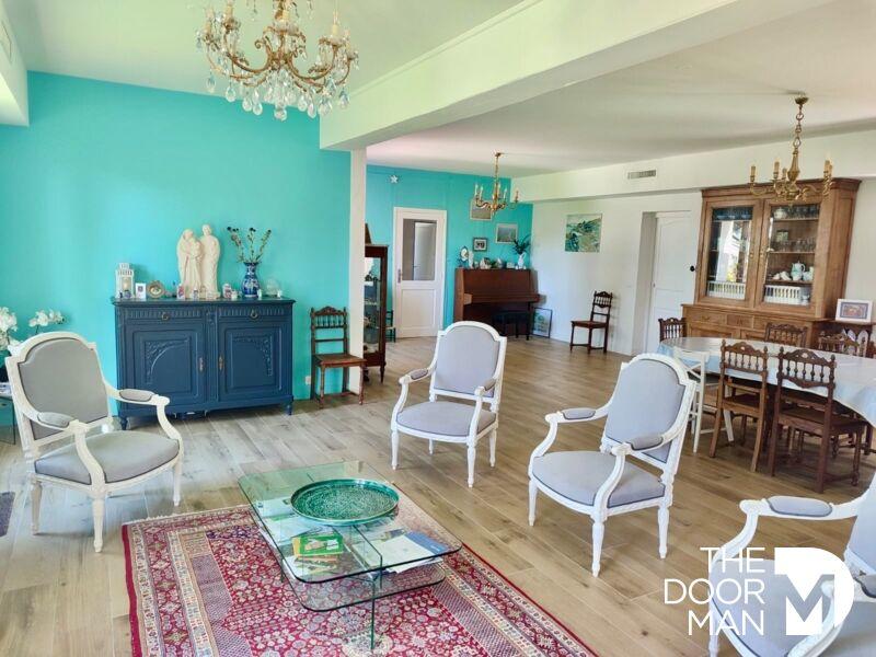 Demeure - 264 m² - 7 pièces