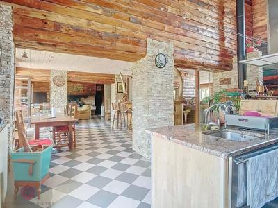 Propriété - 360 m² - 10 pièces