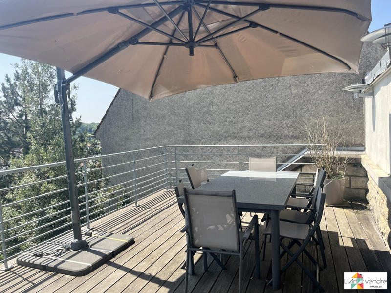 Maison - 249 m² - 9 pièces