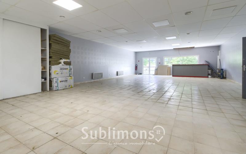 Local commercial - 1 140 m² - 14 pièces