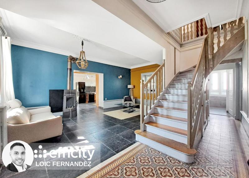 Maison - 260 m² - 8 pièces