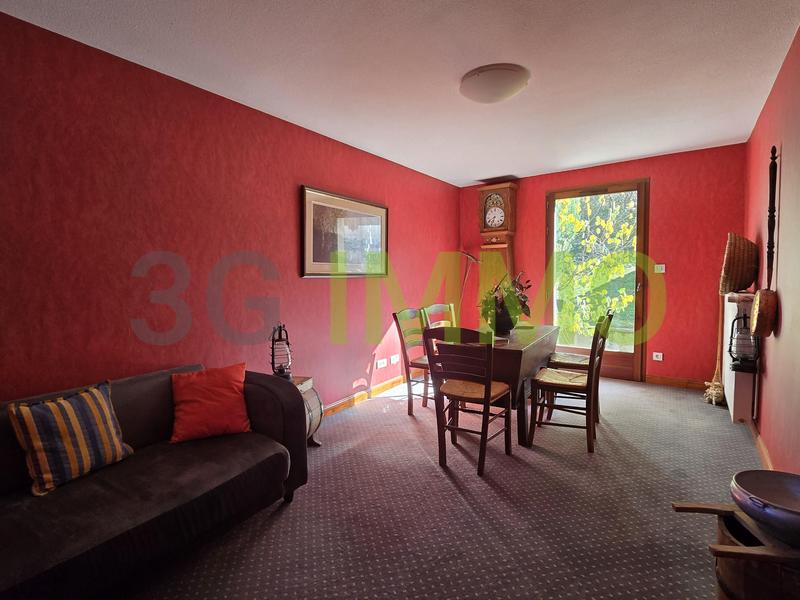 Maison - 920 m² - 5 pièces