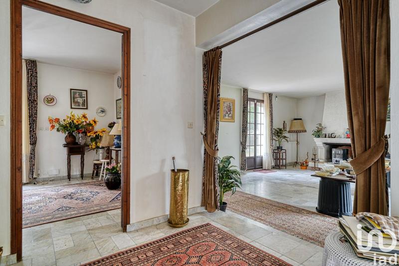 Maison - 213 m² - 9 pièces