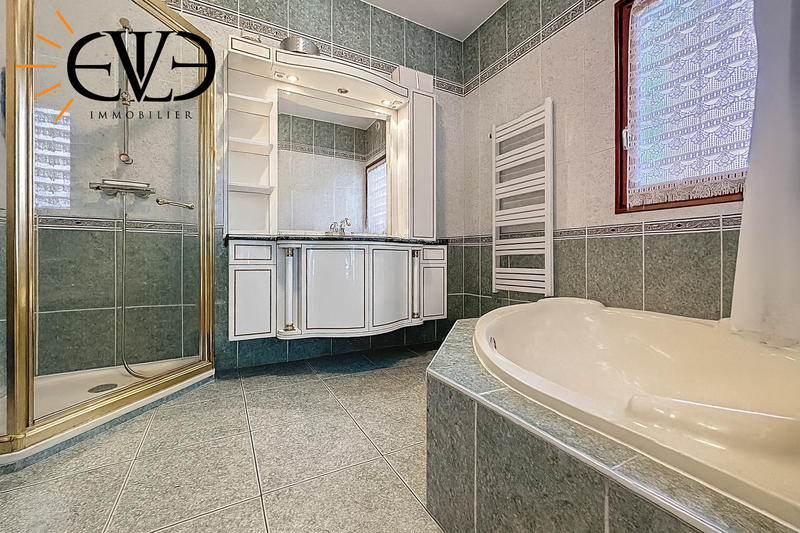 Villa - 234 m² - 7 pièces