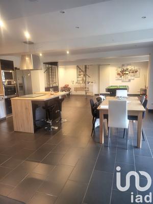 Maison - 177 m² - 7 pièces