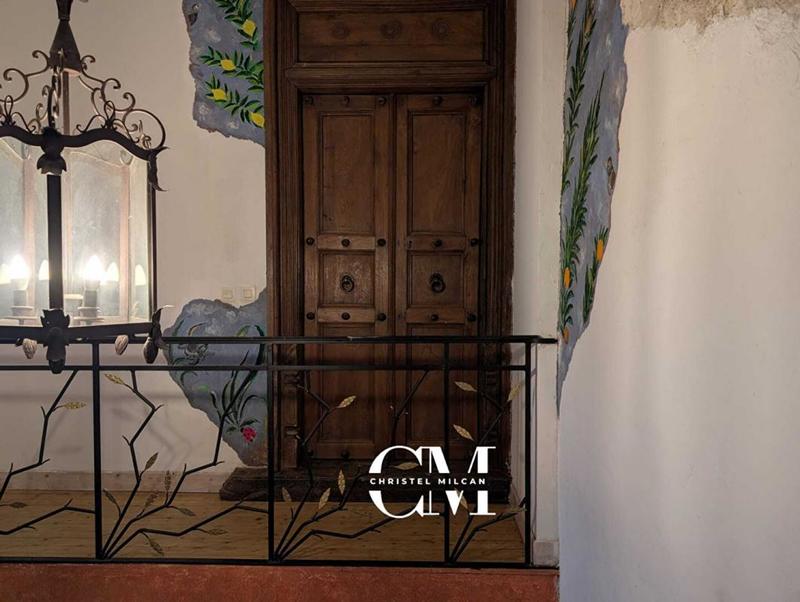 Maison - 585 m² - 8 pièces