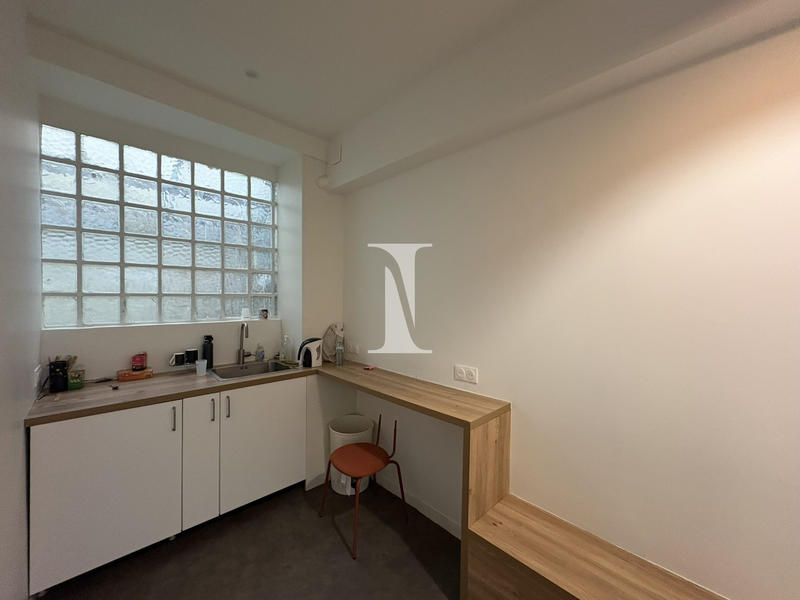 Bureau - 180 m² - 5 pièces