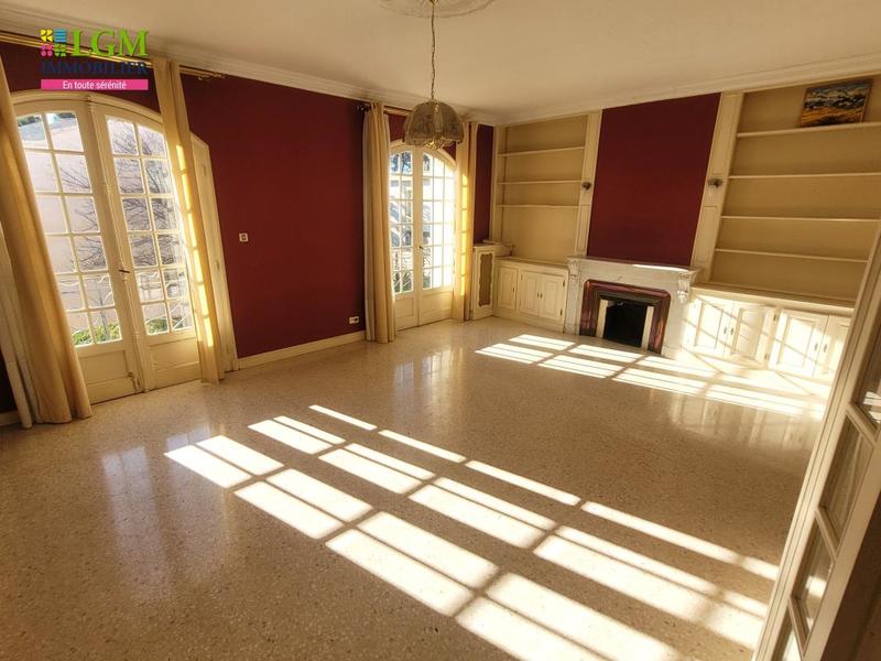 Maison - 234 m² - 9 pièces