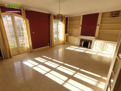 Maison - 234 m² - 9 pièces