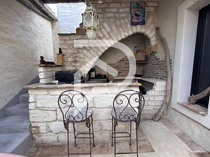 Maison - 300 m² - 6 pièces