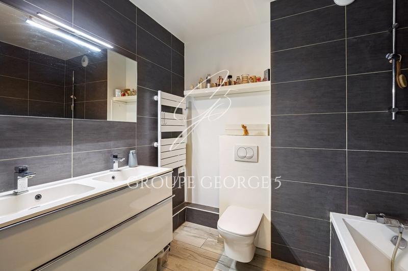 Appartement - 96 m² - 5 pièces