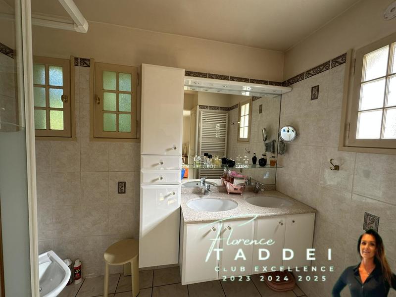 Maison - 210 m² - 7 pièces